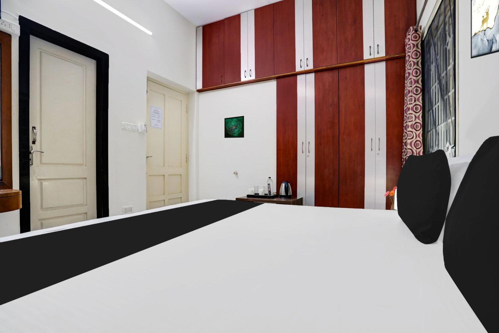 Super Hotel O Ashok Nagar Near Jntu College Kākināda Extérieur photo