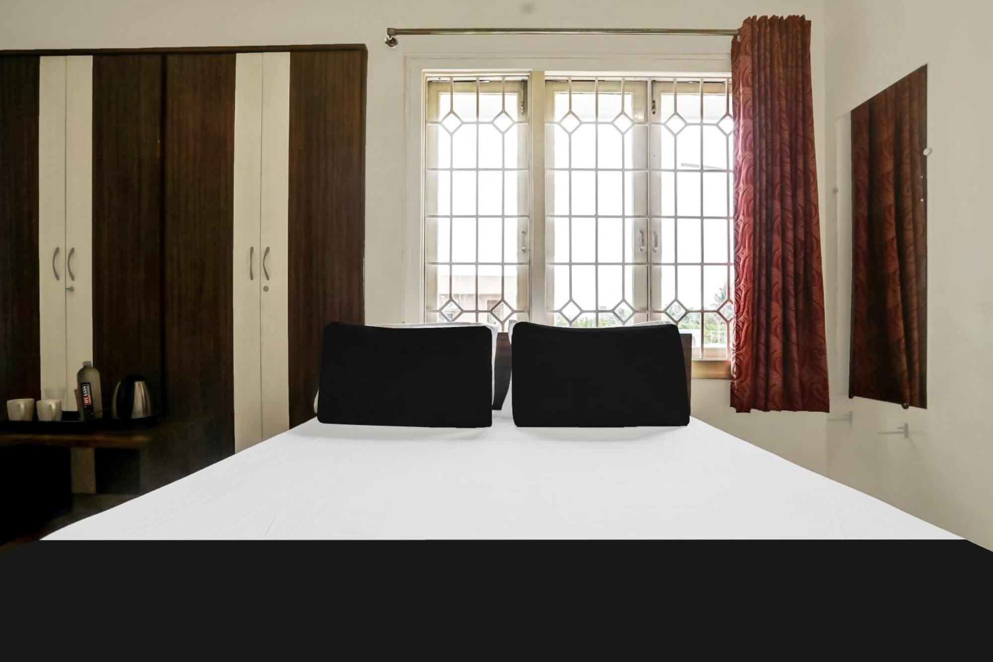 Super Hotel O Ashok Nagar Near Jntu College Kākināda Extérieur photo