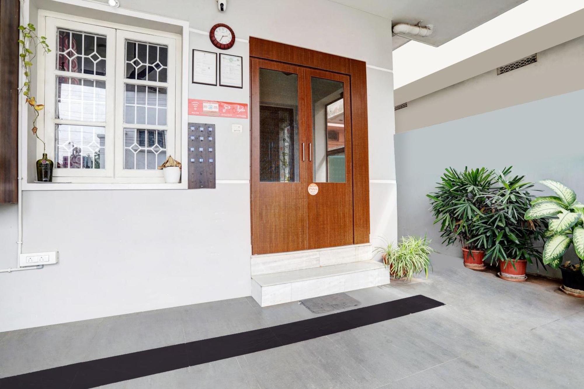 Super Hotel O Ashok Nagar Near Jntu College Kākināda Extérieur photo